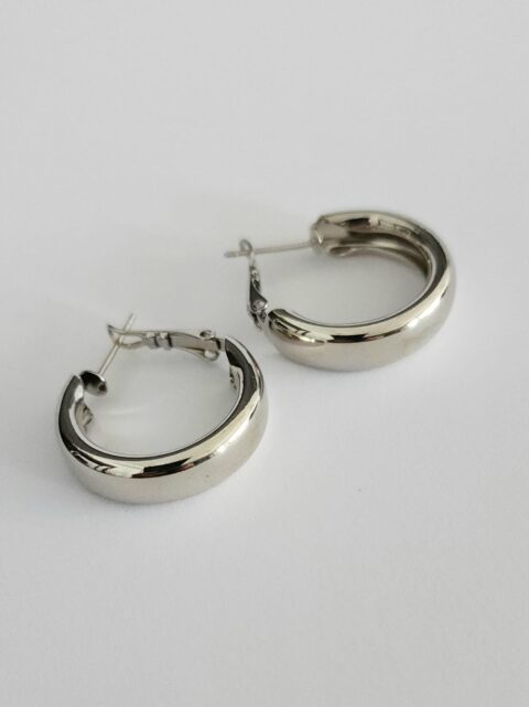 Bombeli Gümüş Renk Çelik Küpe