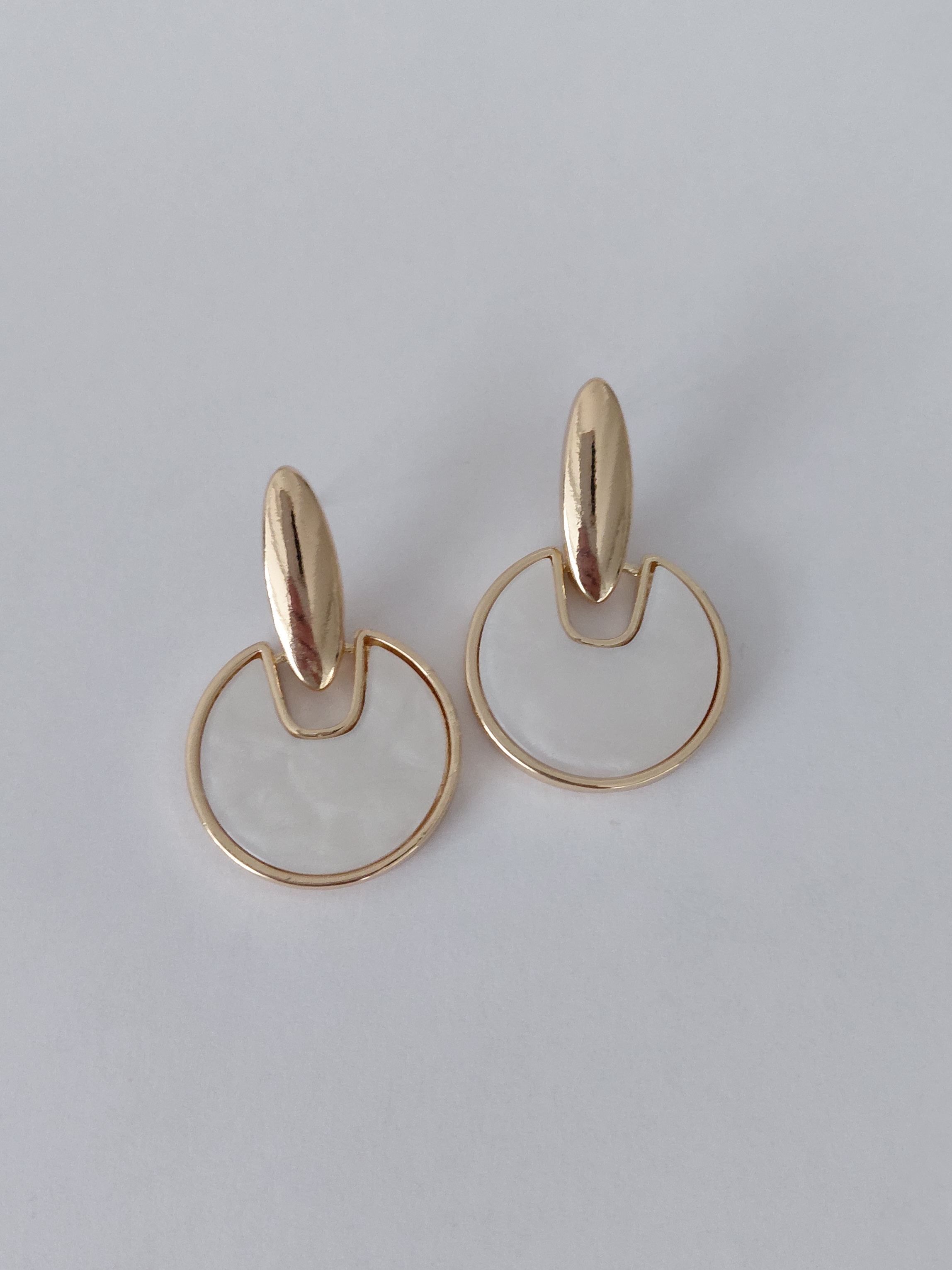 Beyaz Sedefli Sallant�l� Vintage K�pe 