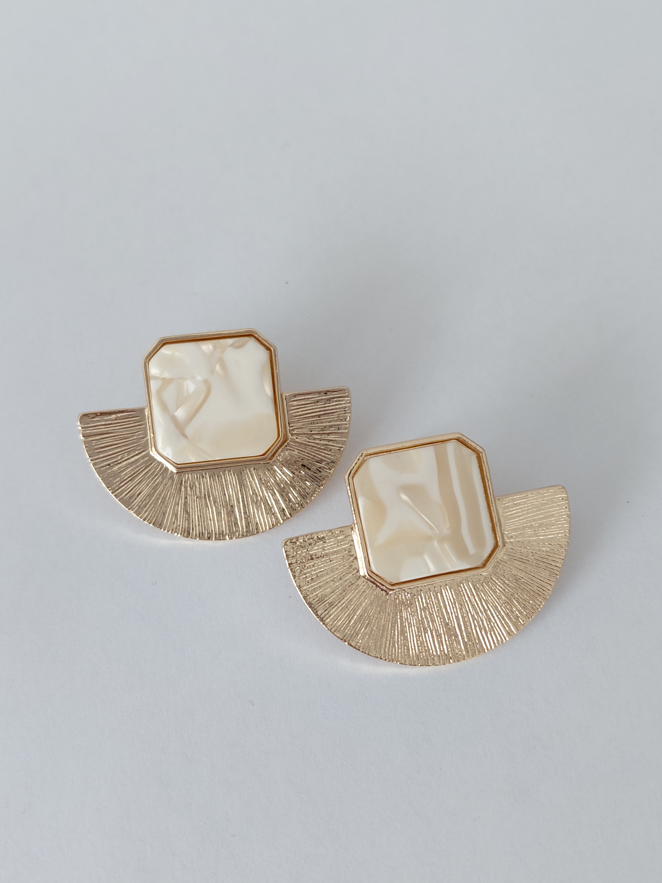 Beyaz Sedefli Yelpaze K�pe 