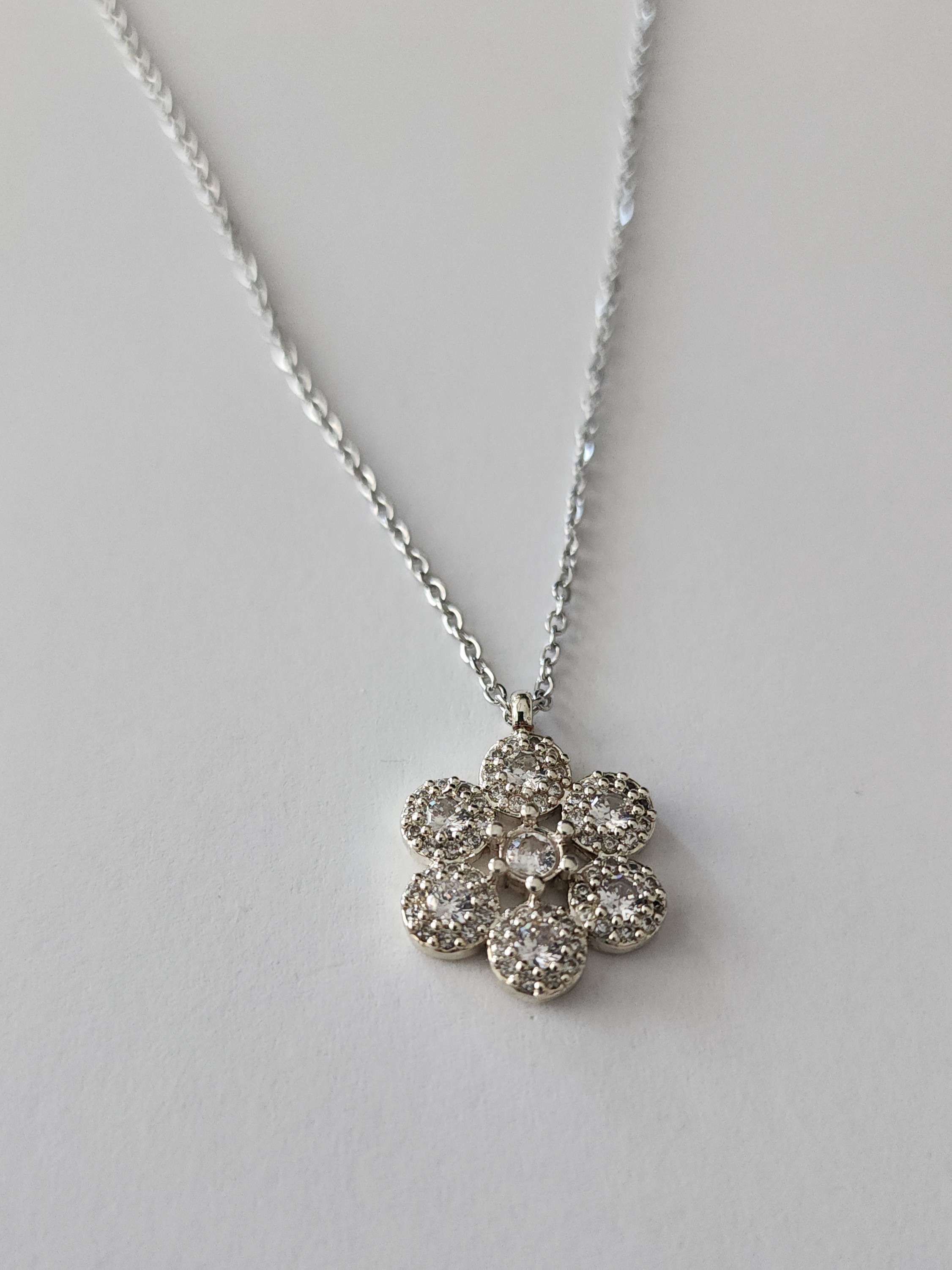 iek Detayli Tasli Kolye Silver 