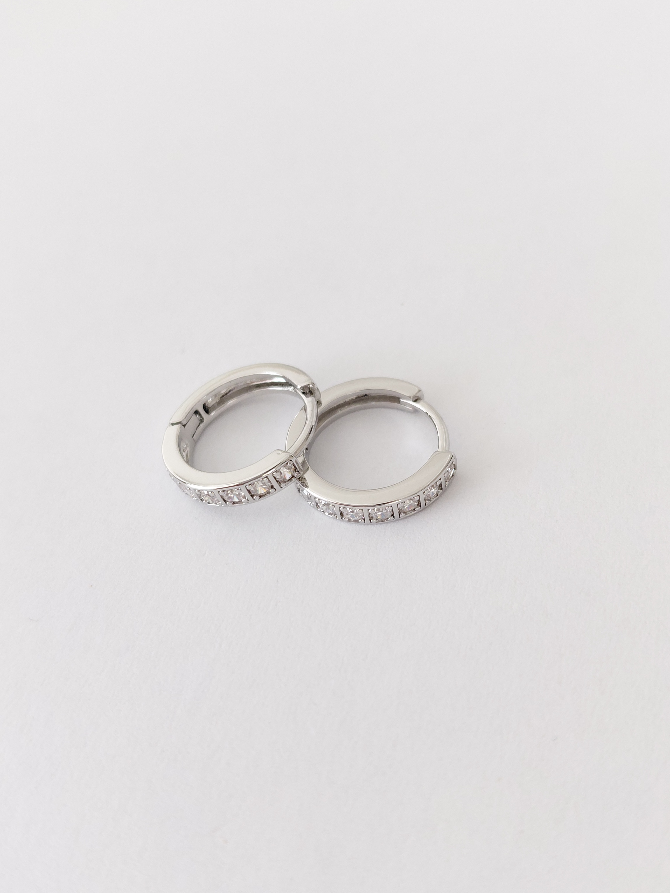 Xuping Ta�l� K���k Halka K�pe Silver 