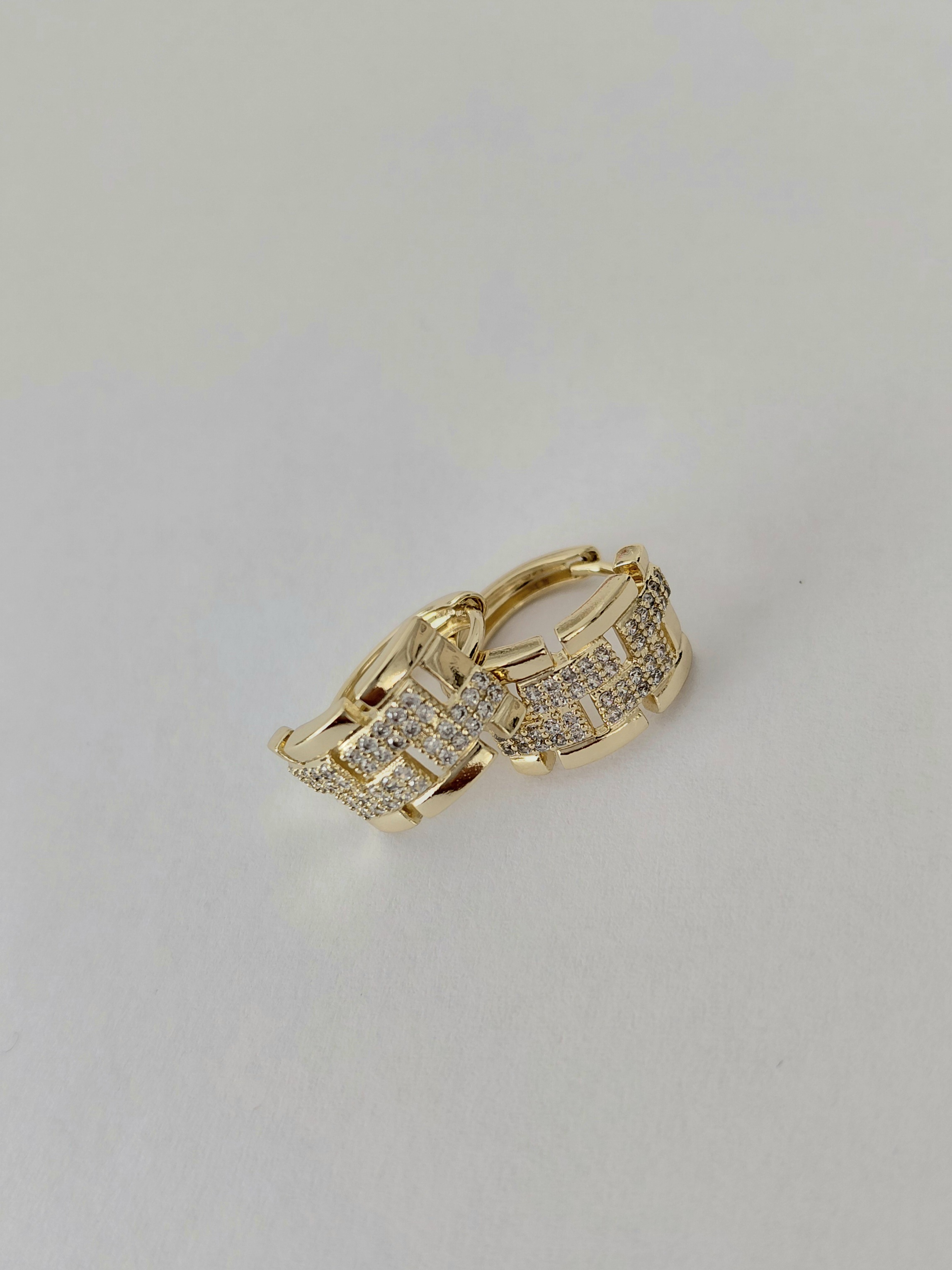 Xuping Zirkon Ta�l� Desenli Halka K�pe 