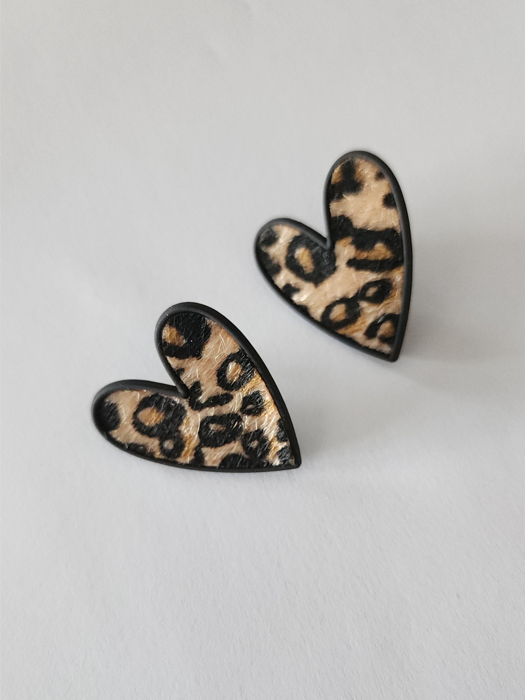 Leopar Desenli Kalpli Küpe